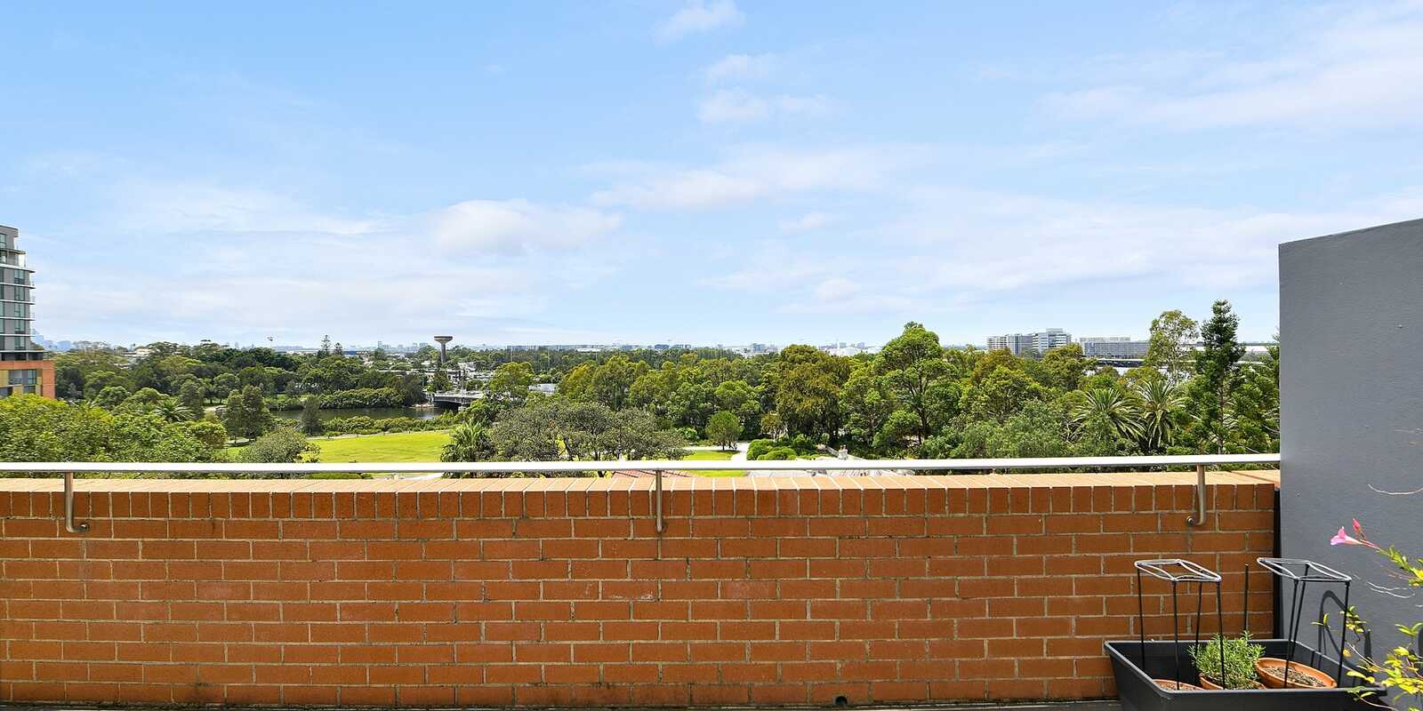 701/8 Brodie Spark Drive Wolli Creek 701/8 Brodie Spark Drive Wolli Creek