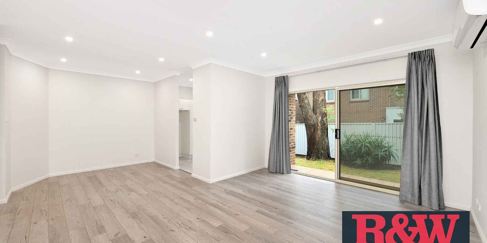 2/17 Gungah Bay Road Oatley