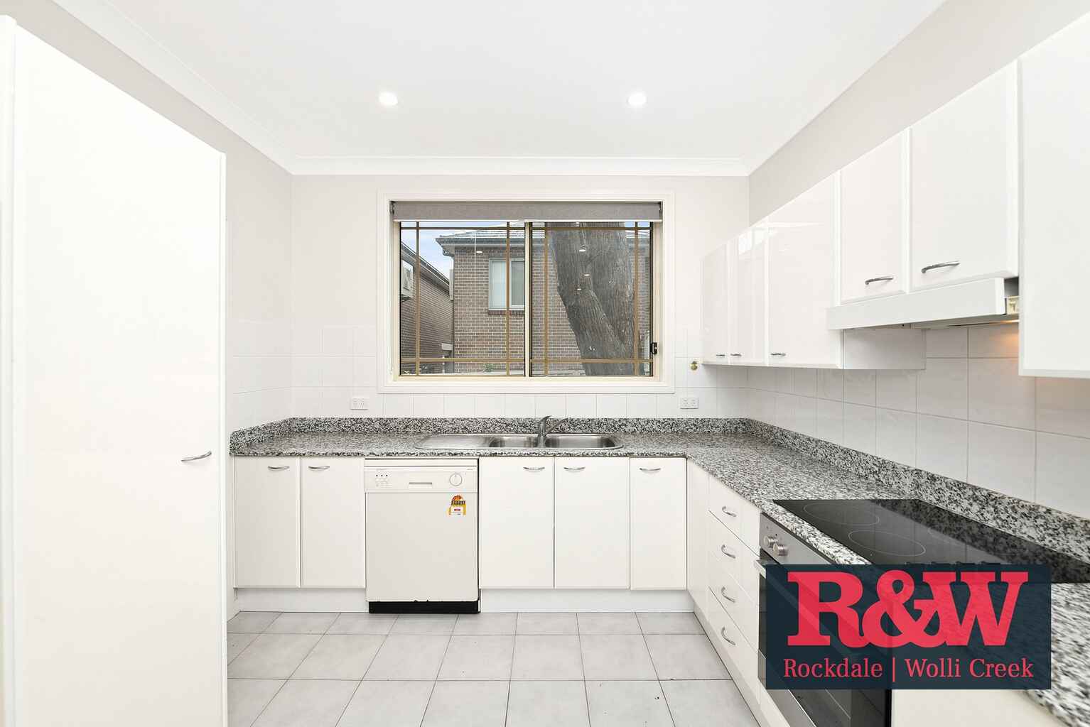 2/17 Gungah Bay Road Oatley