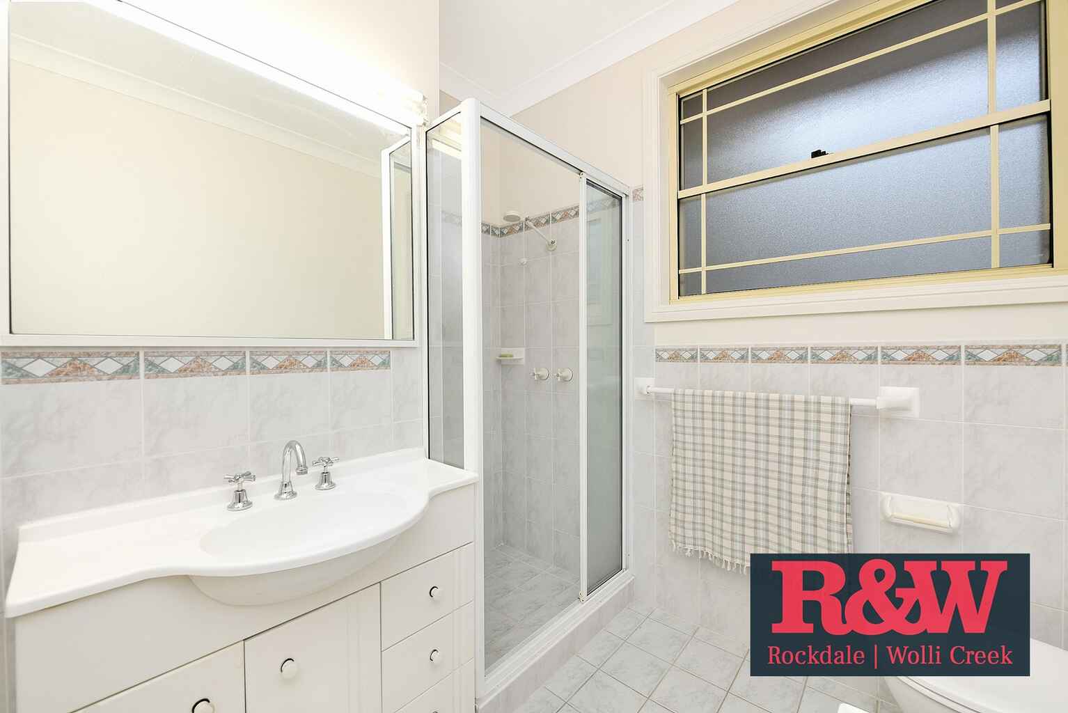 2/17 Gungah Bay Road Oatley