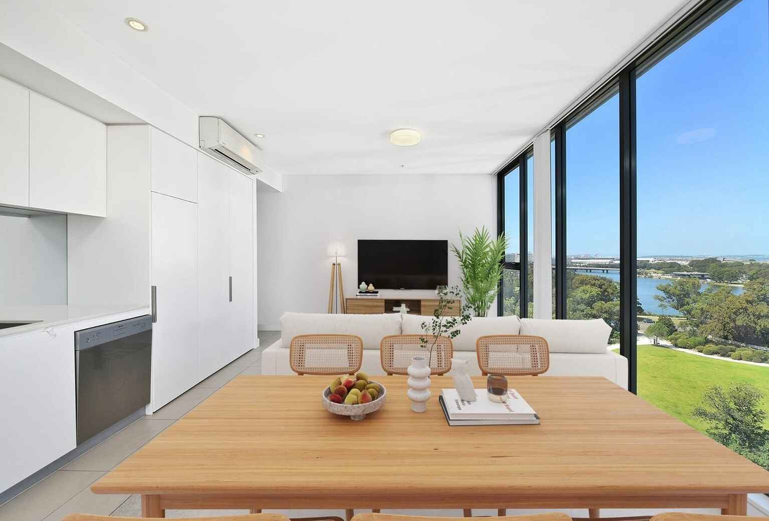 906/16 Brodie Spark Drive Wolli Creek 906/16 Brodie Spark Drive Wolli Creek